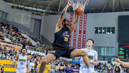 山东蜜獾第一年：一群在NBL″陪跑″的年轻人，图什么？|山东队|篮球|上海|三分球|篮协_新浪新闻