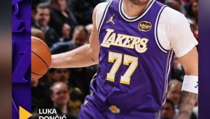 开云体育官方入口-46分7板11助8三分！詹姆斯转发东契奇的数据海报