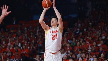 胡金秋20+12廖三宁16分 中国男篮客场逆转日本