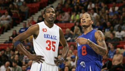 开云体育官方网站-比斯利：真的还想打NBA 杜兰特比我老却还在打球  我真的心碎了